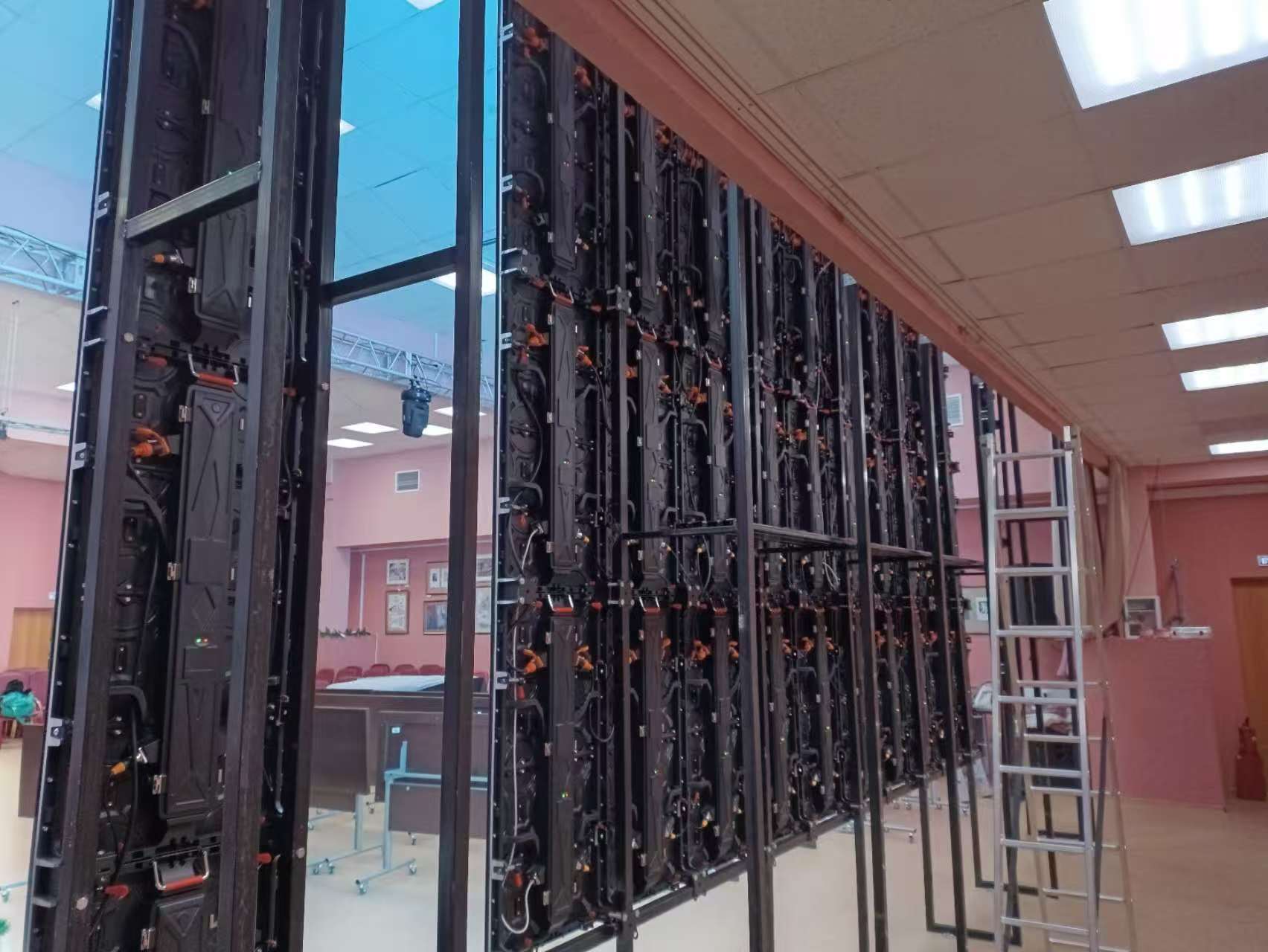 Интерьерный экран Р2,5 для актового зала - фото 2