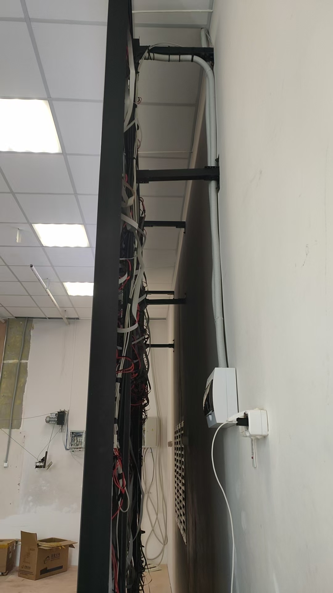 Интерьерный экран Р2,5 для офиса - фото 1